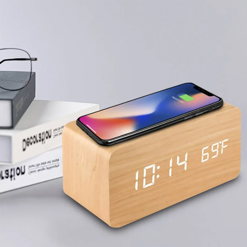 Reveil chargeur LED bois ChargeWoodRise vue de face MaDouceVeilleuse
