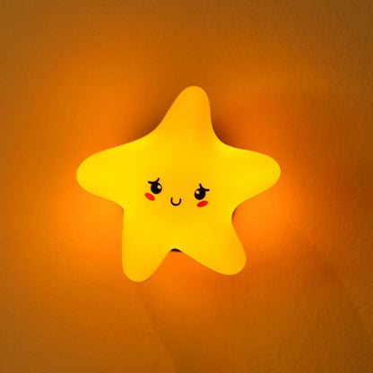 Veilleuse etoile murale silicone TwinkLight allumee Madouceveilleuse