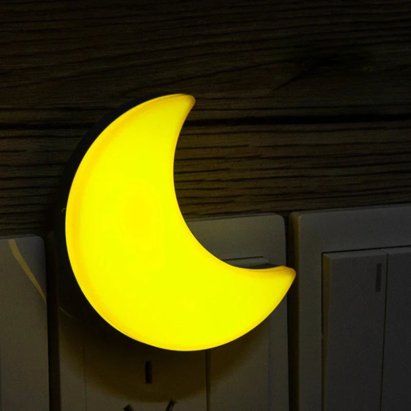 Veilleuse lune sur prise MoonPlug lumiere douce bebe MaDouceVeilleuse